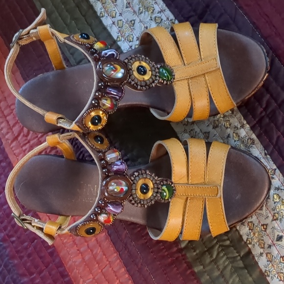 DORKING* genuine leather jewelled strappy buckled sandals, mustard size 37 - Picture 3 of 15